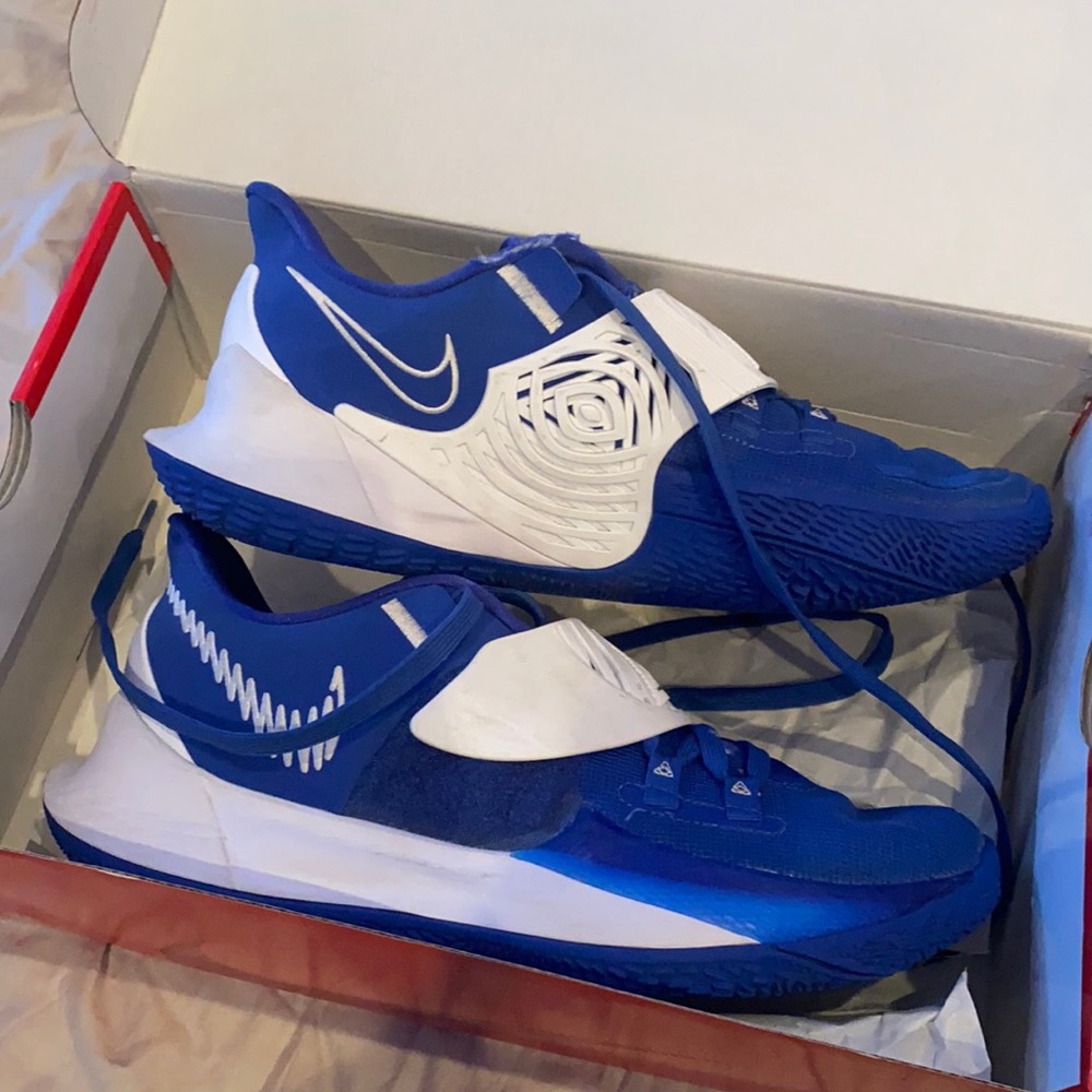 KYRIE LOWS 3 NIKE SHOES